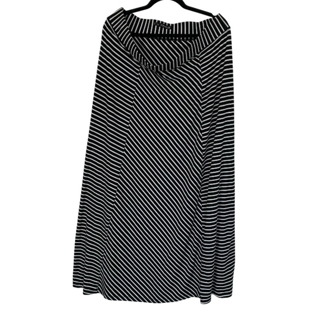 MAURICES Women’s PLUS Maxi Skirt Black & White Striped Panel Pull-on SIZE 1 (1X)